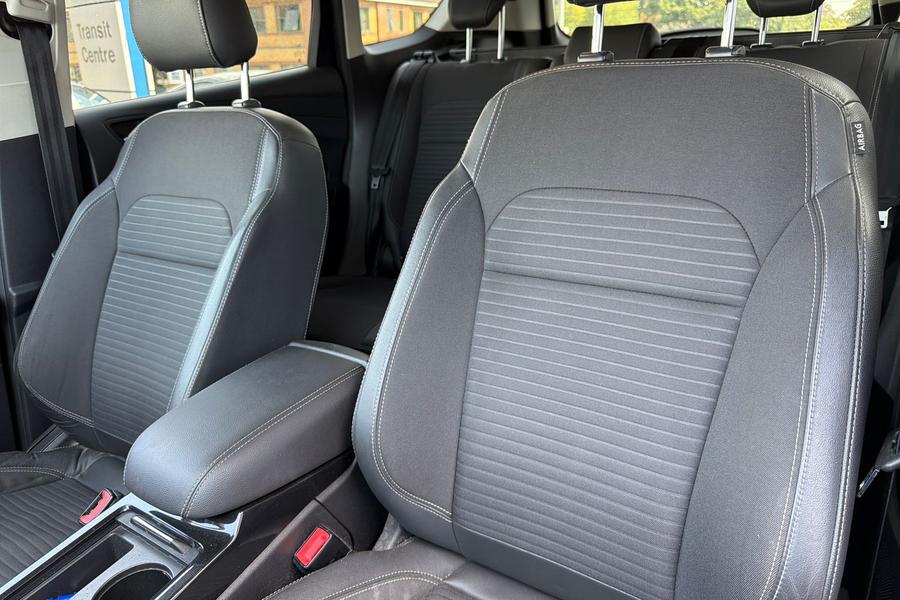 Ford KUGA Photo autoimg-8d818774862f7e54eeeac6fae10e682feab7bd72.jpg