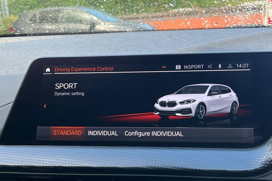 BMW 1 SERIES Photo autoimg-8d838984f2836f19ab38dda728c31f24197bbfa5.jpg