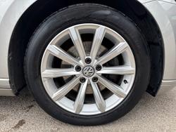 VOLKSWAGEN Passat Photo 5
