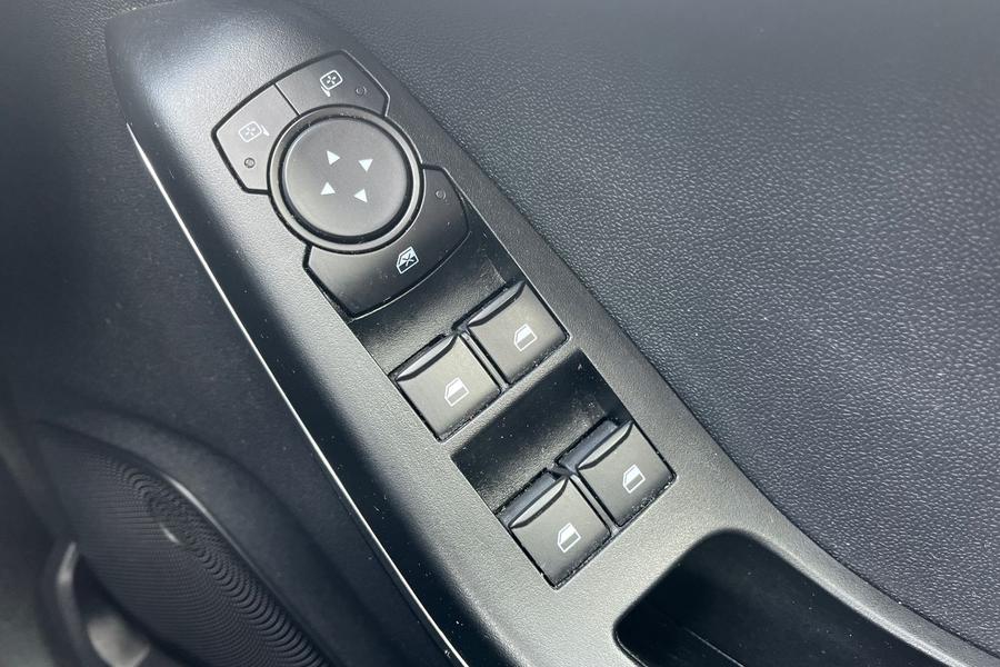 Ford FIESTA Photo autoimg-8d858cb8e343218910056373736bb248fd75e47f.jpg