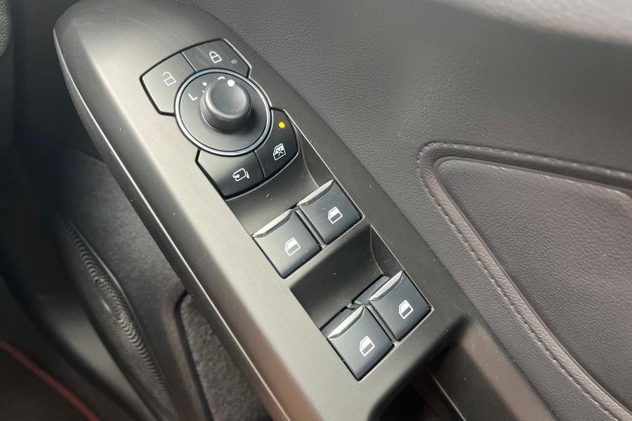 Ford FOCUS Photo autoimg-8d8da0e988a9b140a85204218bdc765320a0e687.jpg