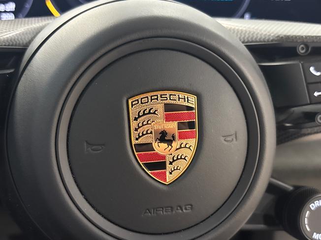 PORSCHE Taycan Photo 35