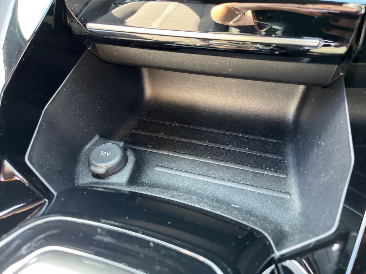 Peugeot E-2008 Photo 34