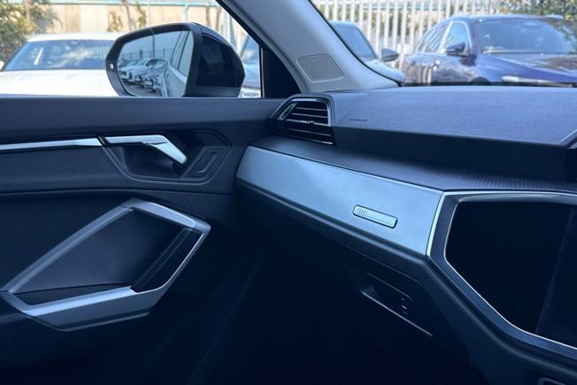 Audi Q3 Photo 38