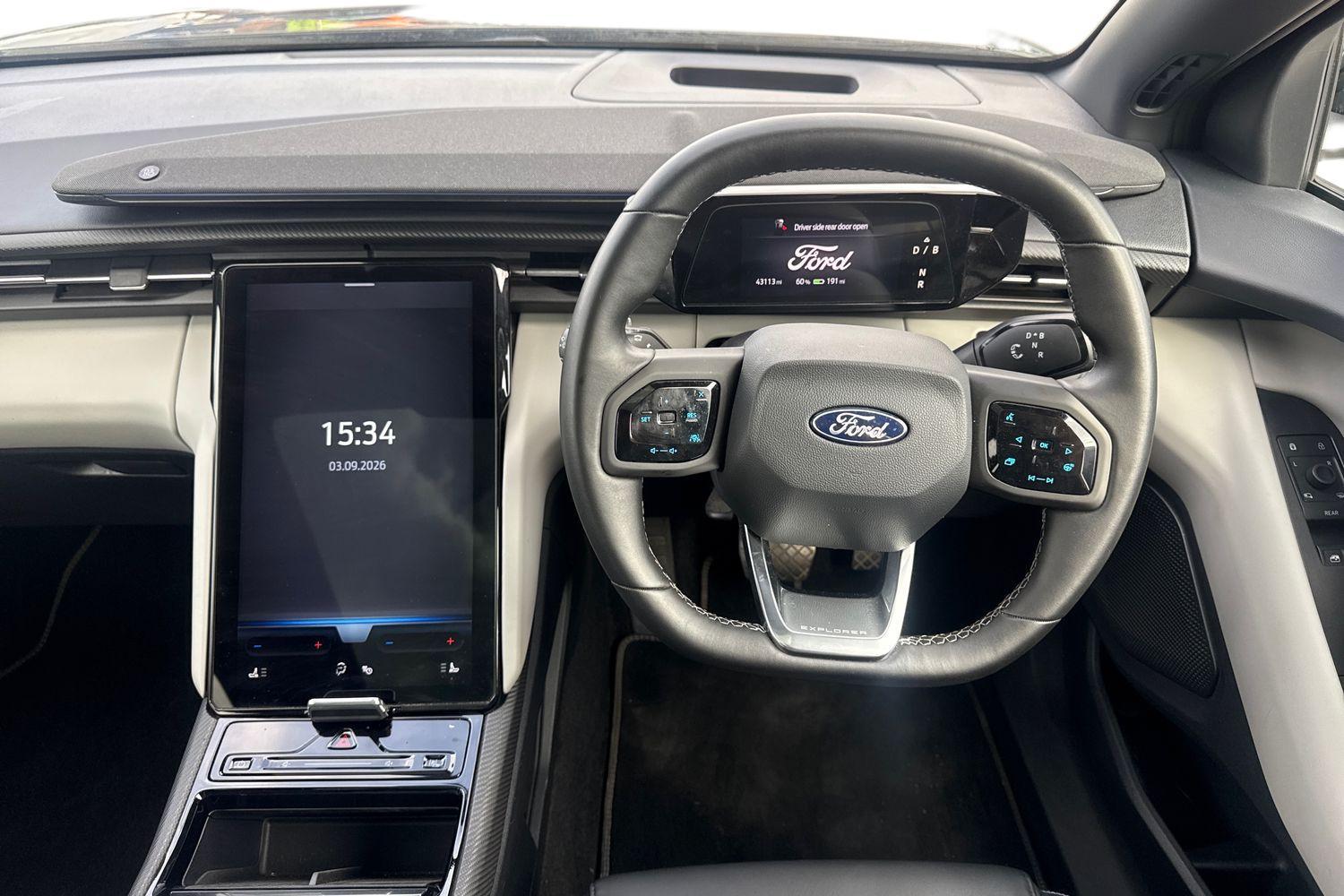 Ford Explorer Photo 10