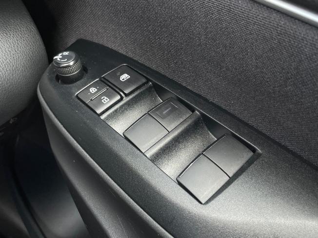 Toyota Yaris Photo 34