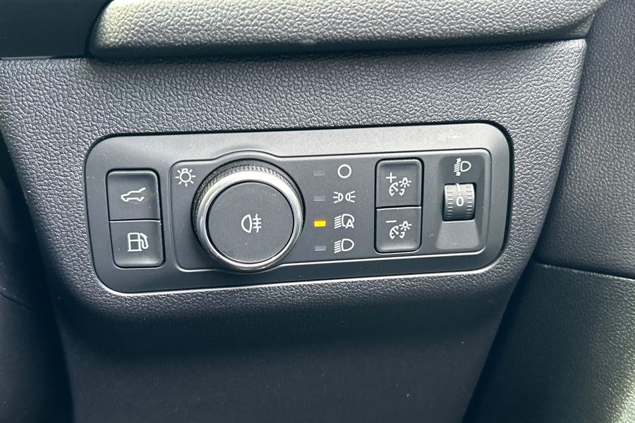 Ford Kuga Photo autoimg-8d9f69b18eb454de0f0f97035fa0014e996c1666.jpg