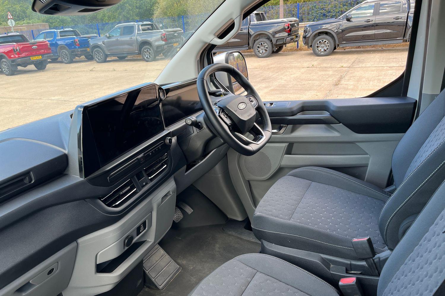 Ford TRANSIT CUSTOM Photo 2