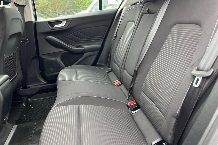 Ford FOCUS Photo autoimg-8dae01f7c8671111ae73cb8d5bfa6019305c4c27.jpg