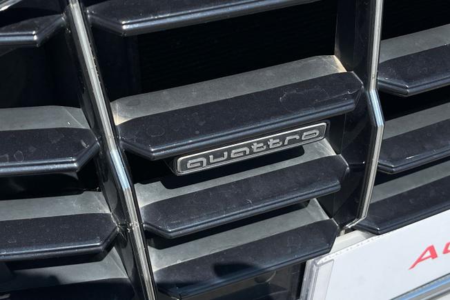 AUDI Q8 Photo 26