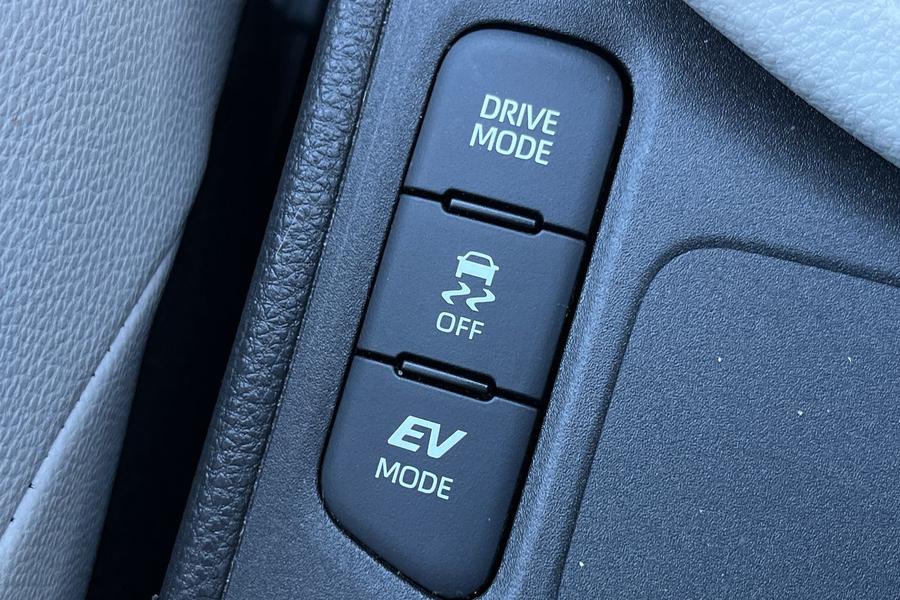 Toyota YARIS Photo autoimg-8db790711ad6ae53c4e9b70aa7f8e38e5204c5ba.jpg