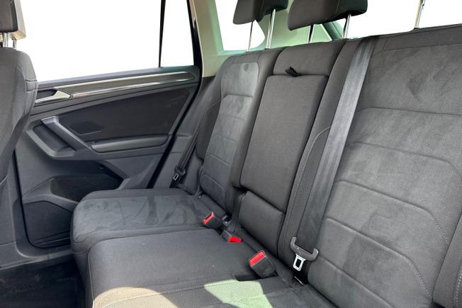 VOLKSWAGEN Tiguan Photo 9