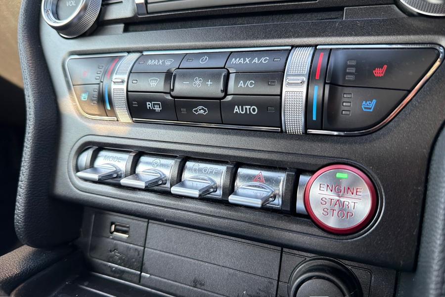 Ford MUSTANG Photo autoimg-8dbdbdcb7386255d28abced2373614c578e034f3.jpg