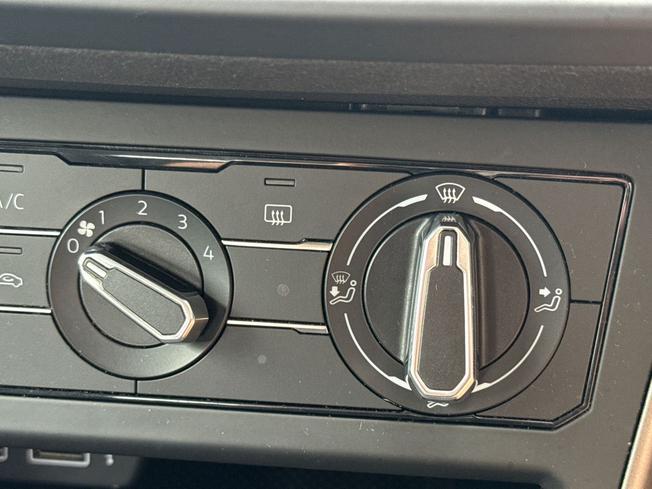 VOLKSWAGEN Polo Photo 50
