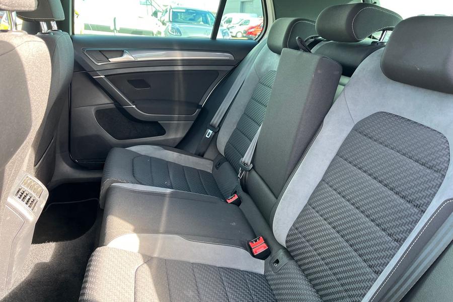 Volkswagen GOLF Photo autoimg-8dc4895acd145e67cd16a4bc3a387633fb2fa974.jpg