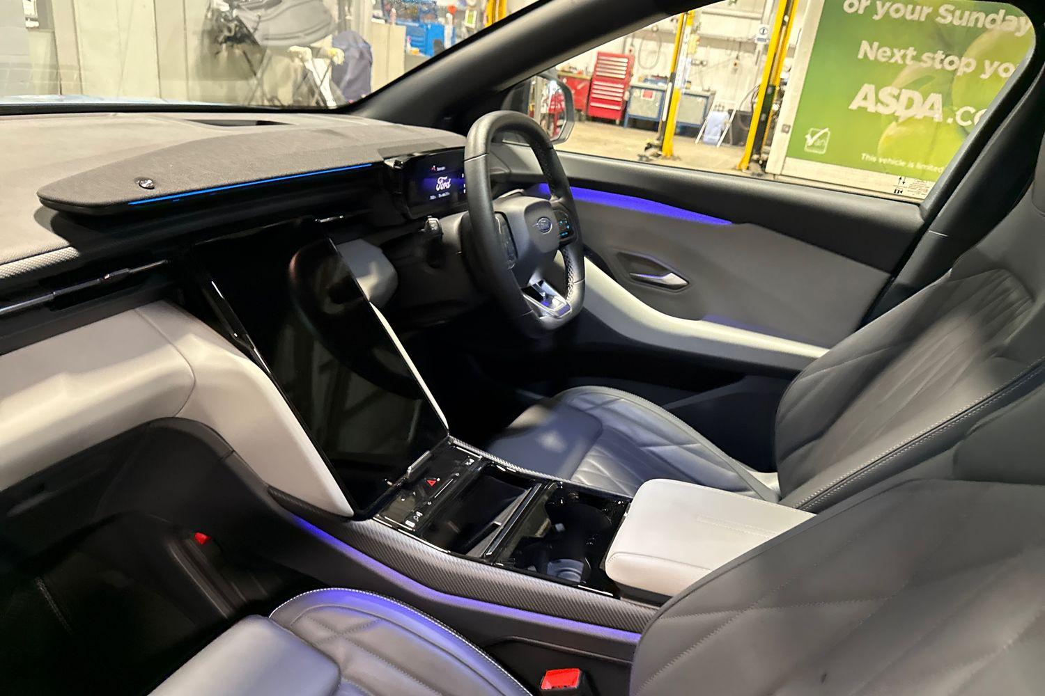 Ford Explorer Photo 17