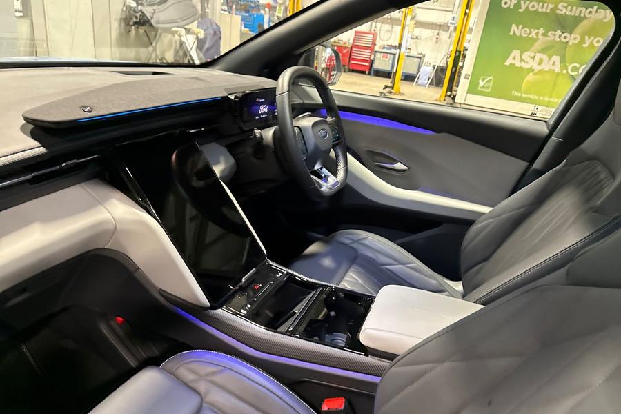 Ford Explorer Photo autoimg-8dc57b83cafb2971f8a044010d57751085ac6d2b.jpg