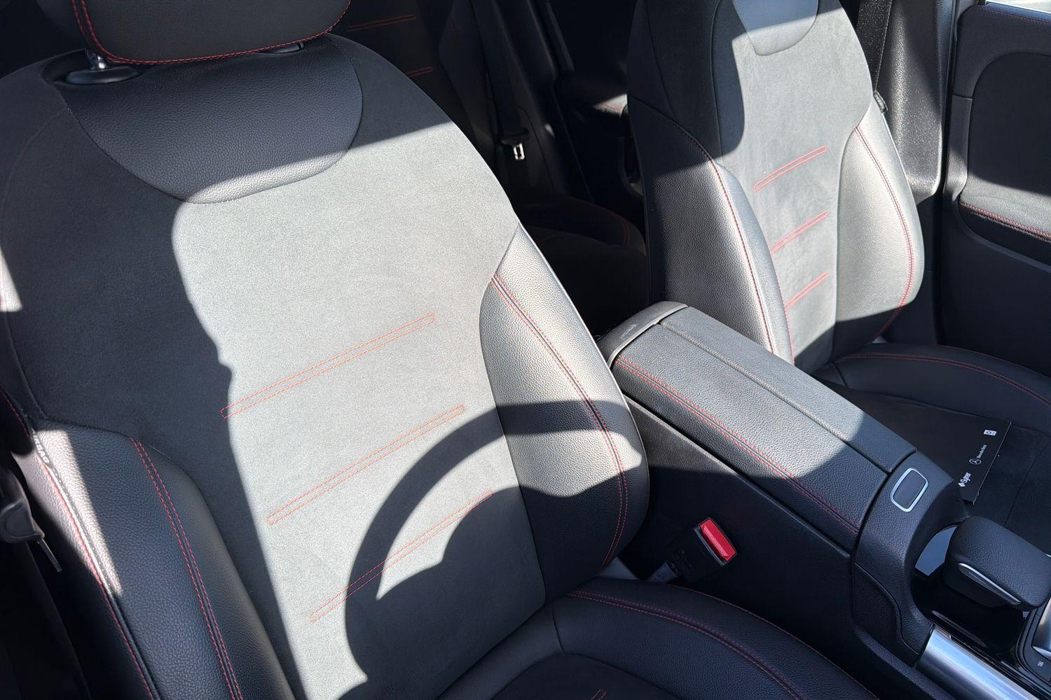 Mercedes-Benz GLA Photo 16