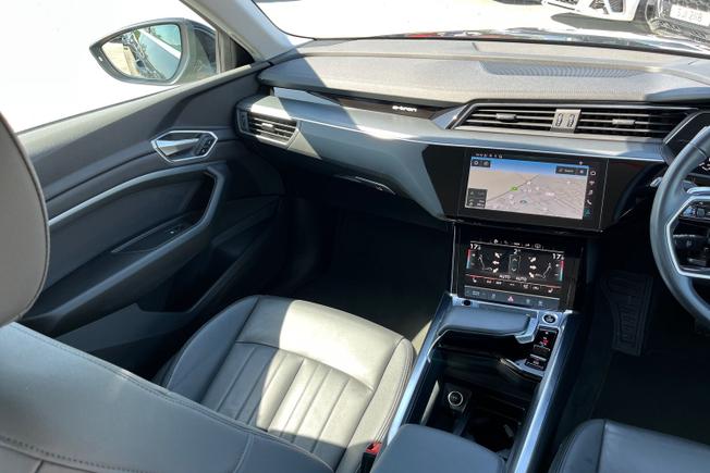 Audi e-tron Photo 56