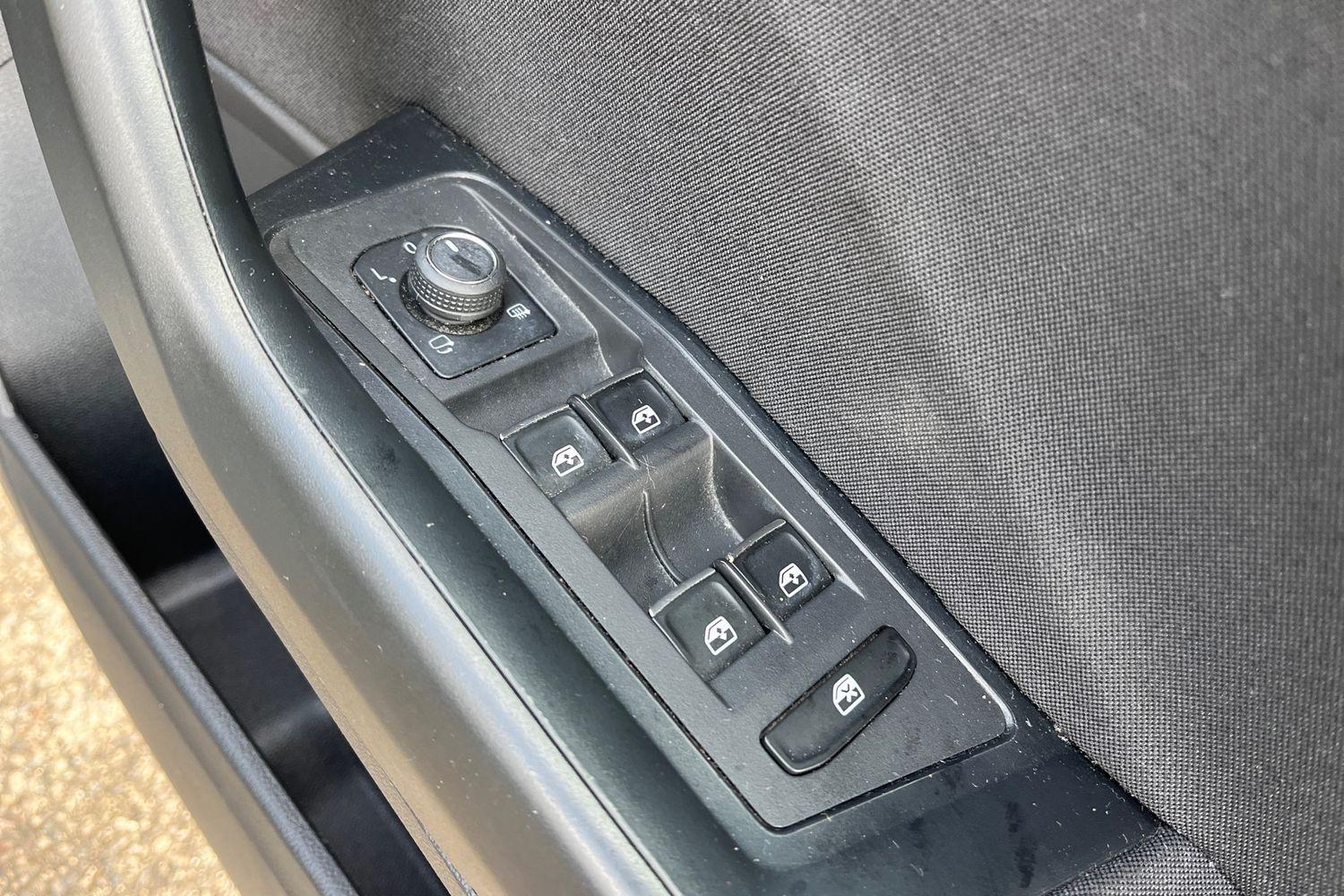 Volkswagen T-Roc Photo 15