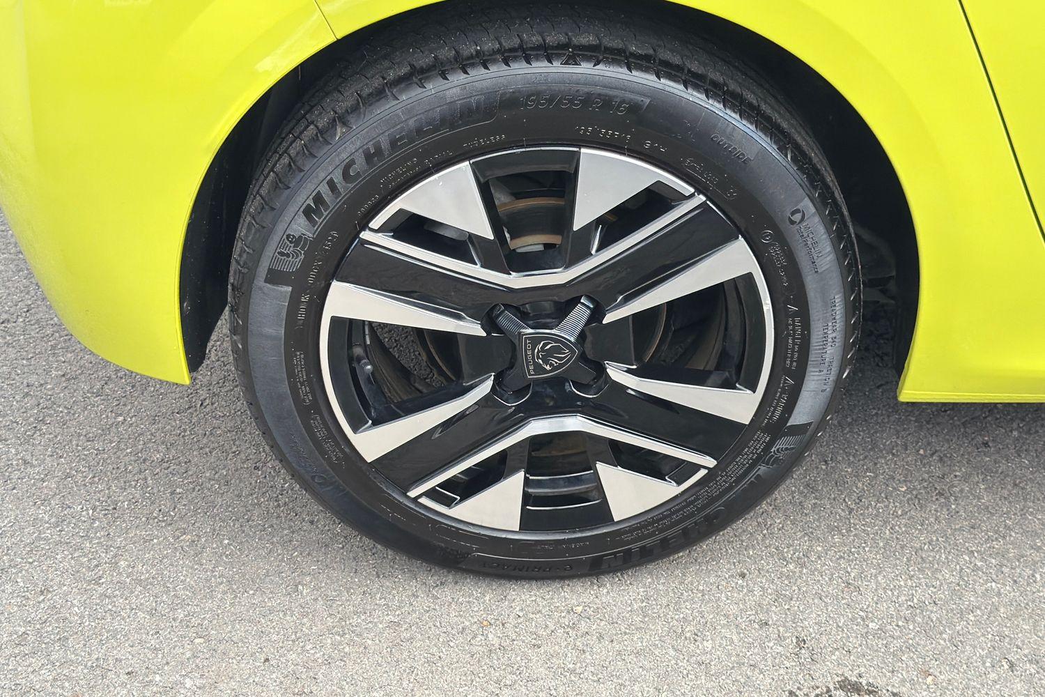Peugeot 208 Photo 35