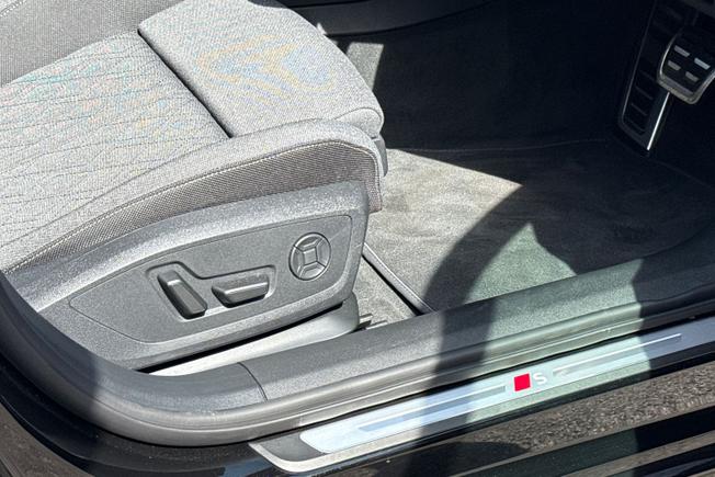 AUDI A6 Saloon Photo 28