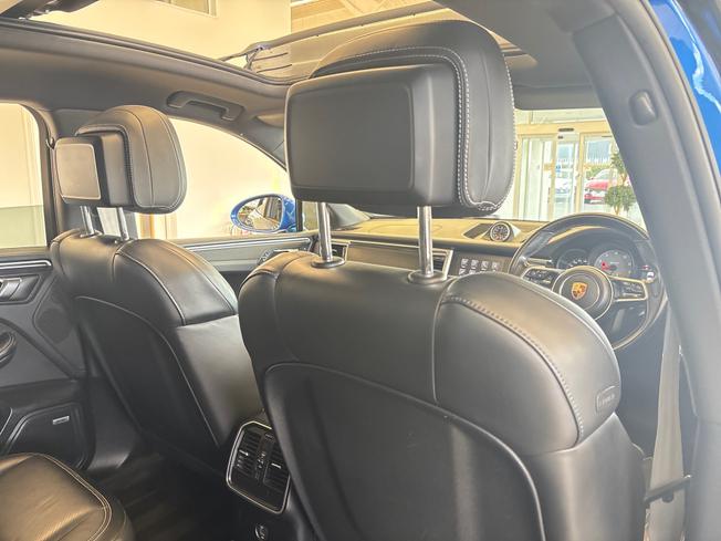 PORSCHE Macan Photo 44