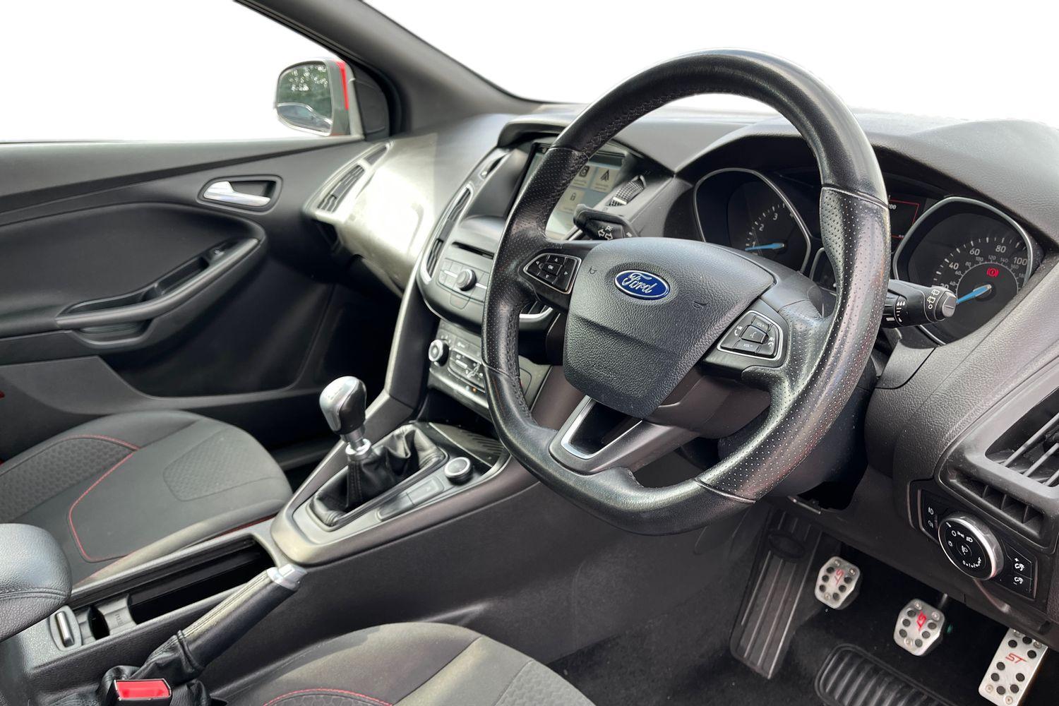 Ford FOCUS Photo 8
