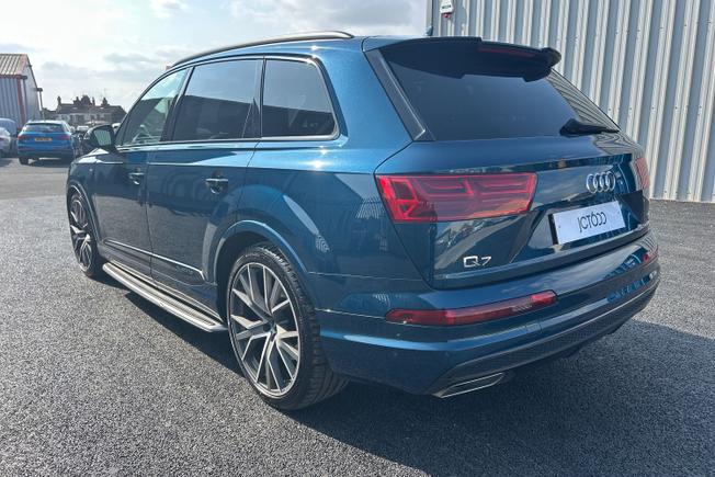 AUDI Q7 Photo 38