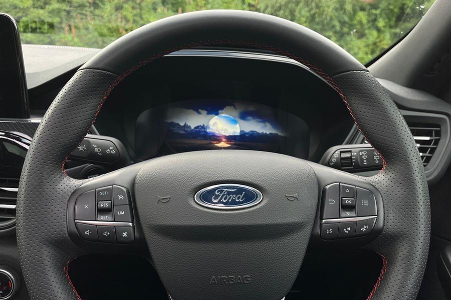 Ford Kuga Photo autoimg-8de03c336ee9a7a033f90fd14955c014875dad91.jpg
