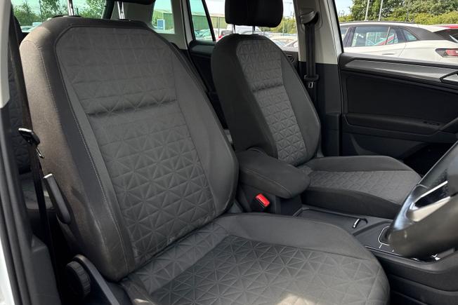 VOLKSWAGEN Tiguan Photo 21