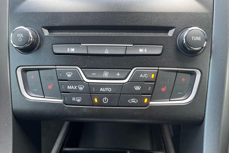 Ford MONDEO Photo autoimg-8de34df9707122f989116c5d677f9eb064d8bab4.jpg