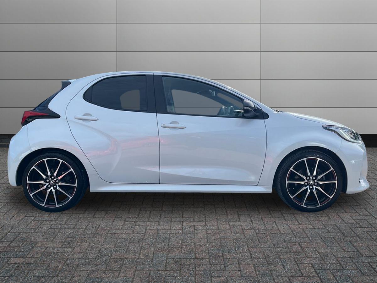 Toyota Yaris Photo 5