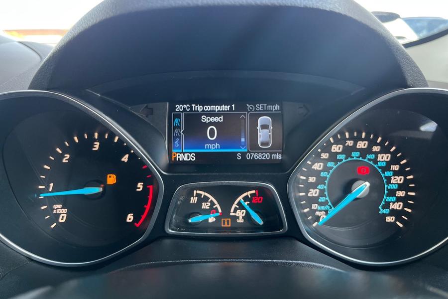Ford KUGA Photo autoimg-8de84ddfef0320811b53c17078c62277f3539d5c.jpg