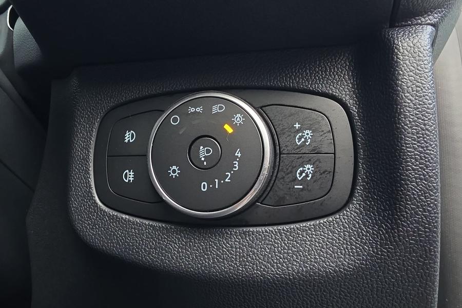 Ford E-TRANSIT COURIER Photo autoimg-8df131395b9789f448e3c898698829d6cf87e6d7.jpg
