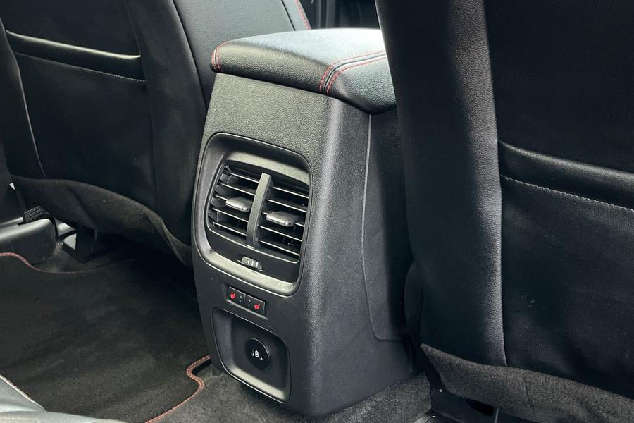 Ford Kuga Photo autoimg-8dfe7f4806e7d4482ff706707c2a82a0ffe30698.jpg