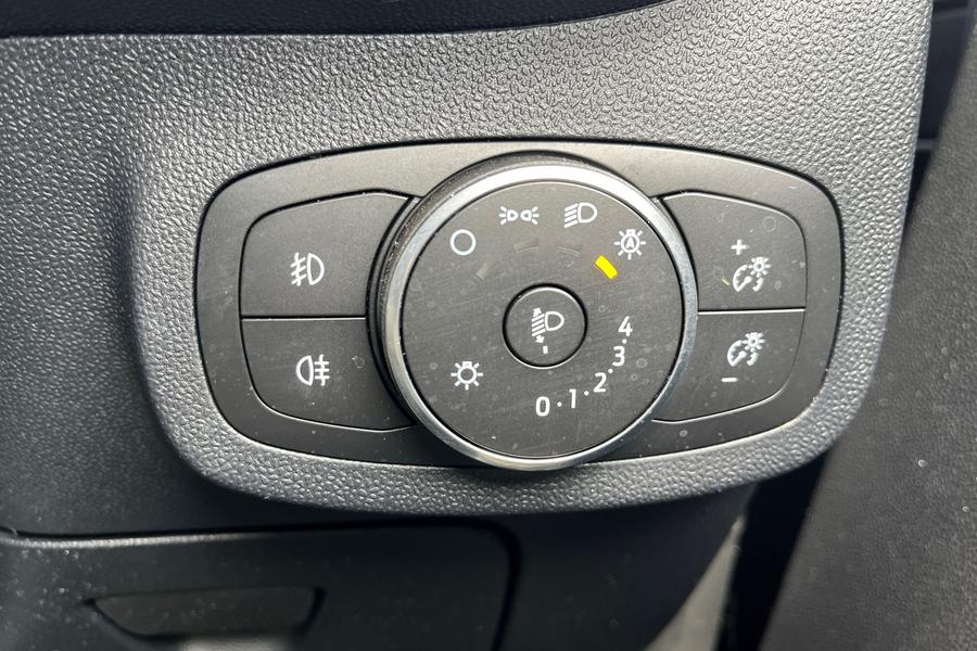 Ford FIESTA Photo autoimg-8e03536b3e9263f6673de7fd5f82ffad9206381a.jpg