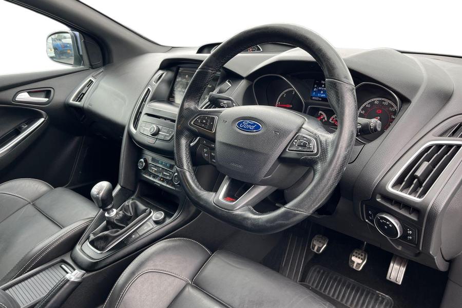 Ford FOCUS Photo autoimg-8e0496ac726734db9dbfe4debf41831f4fa995f9.jpg