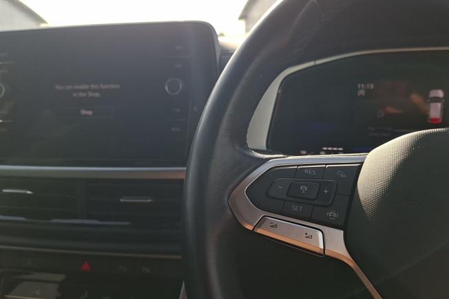 VOLKSWAGEN T-Roc Photo 16