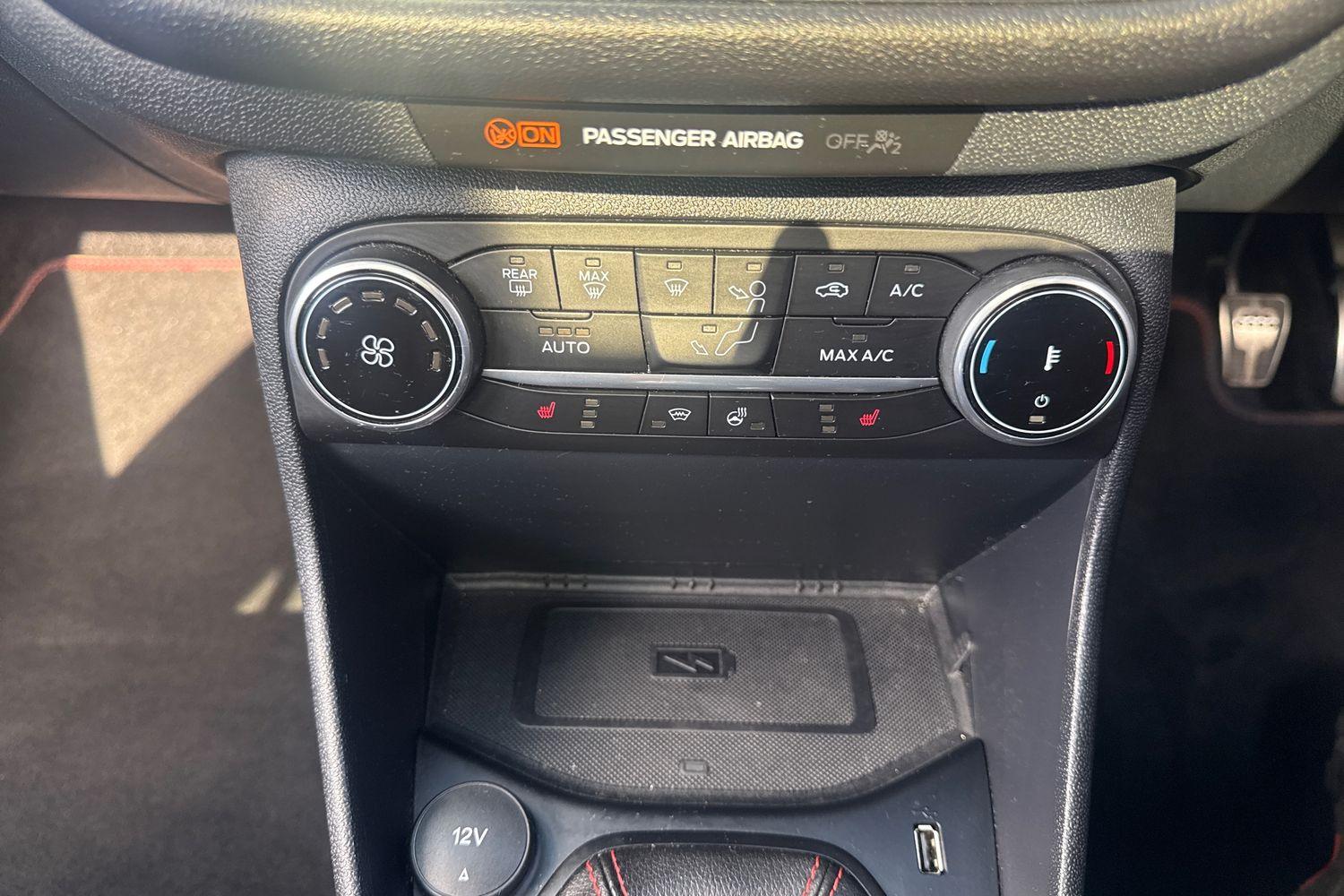 Ford FIESTA Photo 28