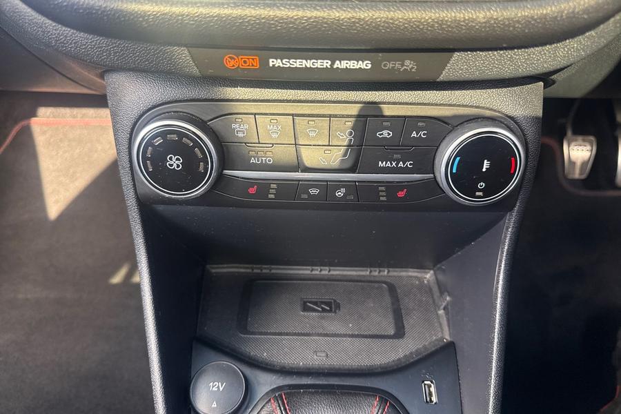 Ford FIESTA Photo autoimg-8e193ef44e2d7021f2c9de080d62cd800c15f138.jpg