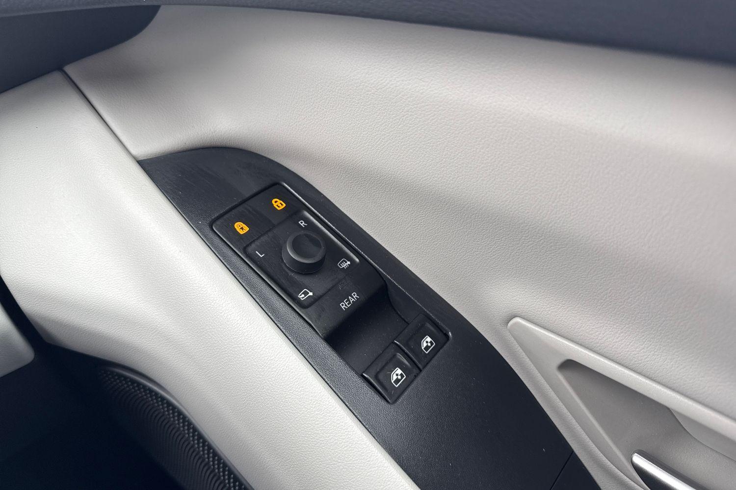 Ford Explorer Photo 15