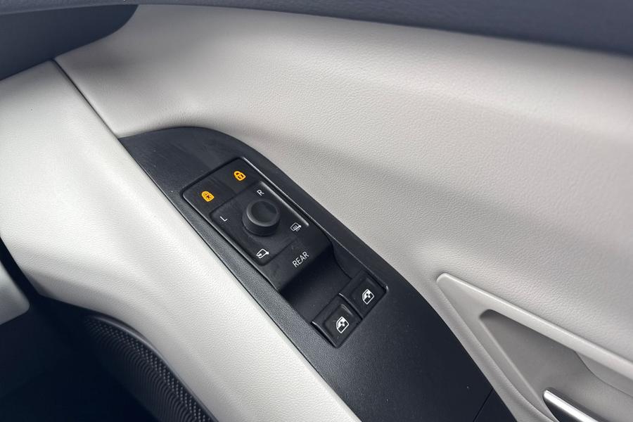 Ford Explorer Photo autoimg-8e1ad1e10f7e083aca815b5cf1635eabc95a36f0.jpg