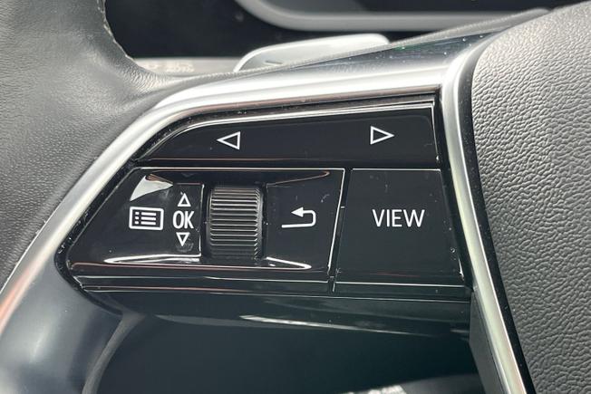 AUDI Q8 E-Tron Photo 16