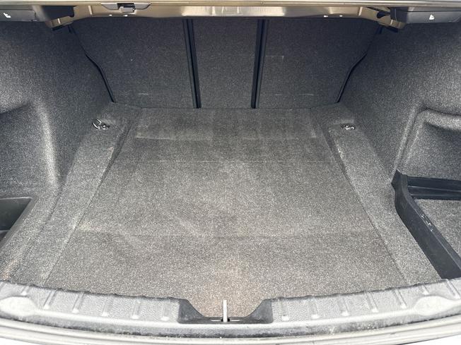 BMW 3 Series Photo 12