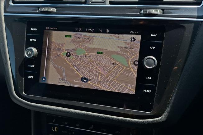VOLKSWAGEN Tiguan Photo 14