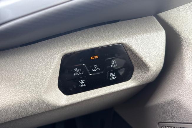 VOLKSWAGEN Multivan Photo 32