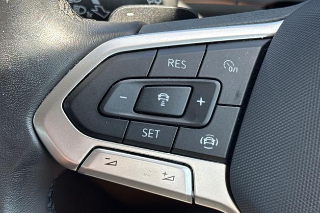 VOLKSWAGEN T-Roc Photo 16