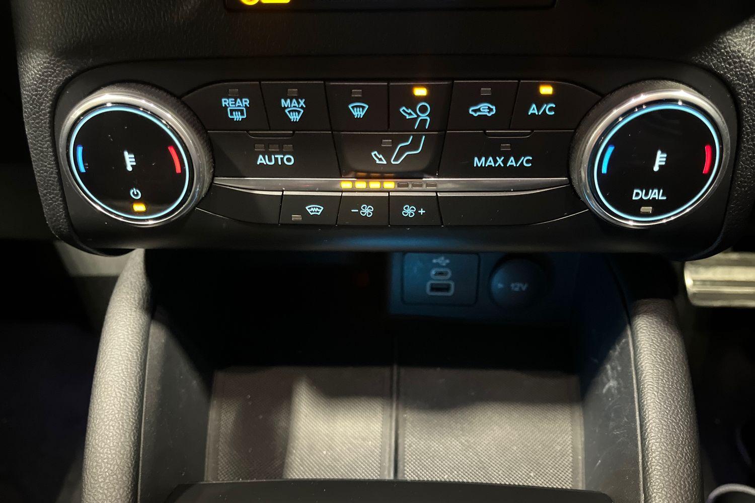 Ford KUGA Photo 26