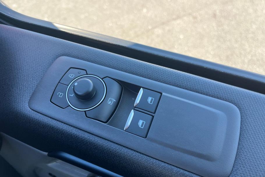 Used Ford TOURNEO CUSTOM EN25FND 16
